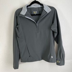 Mountain Hardware sweaters size M